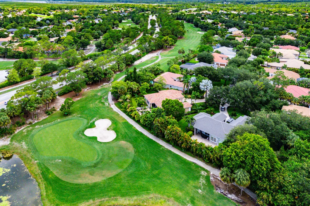 911 Forest Glen Lane Wellington FL 33414