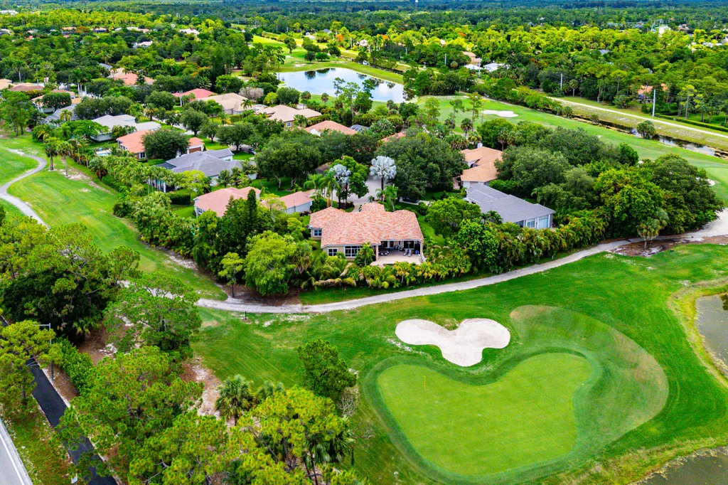 911 Forest Glen Lane Wellington FL 33414