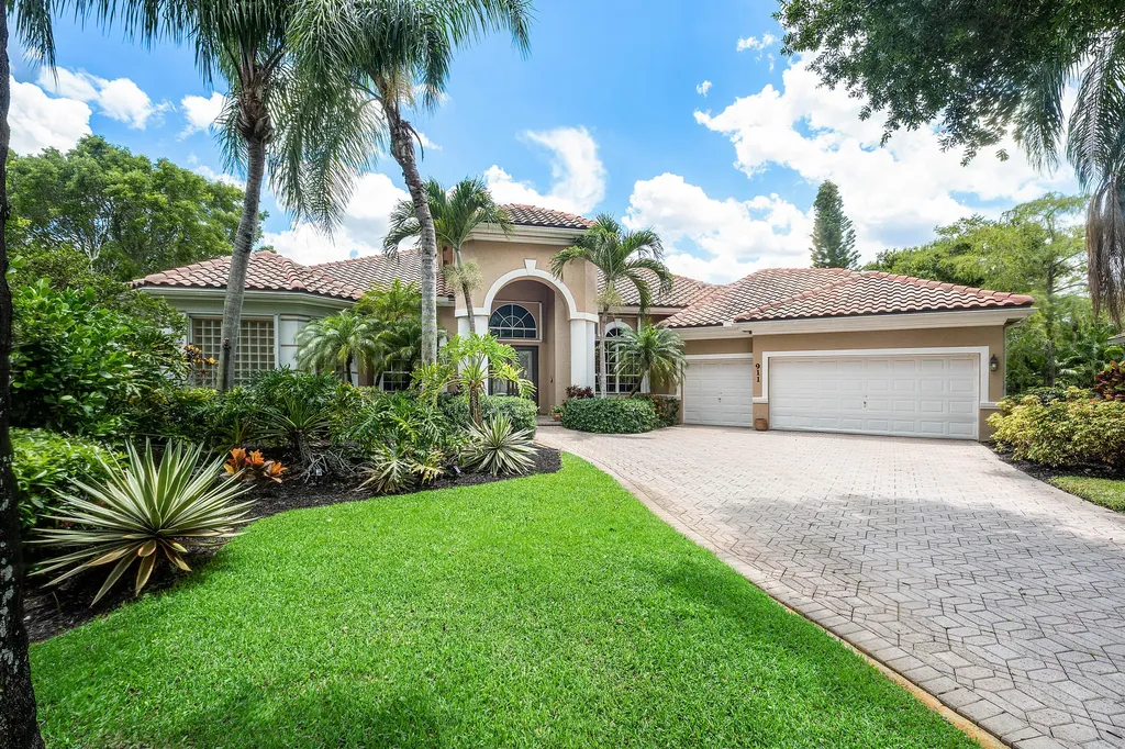 911 Forest Glen Lane Wellington FL 33414