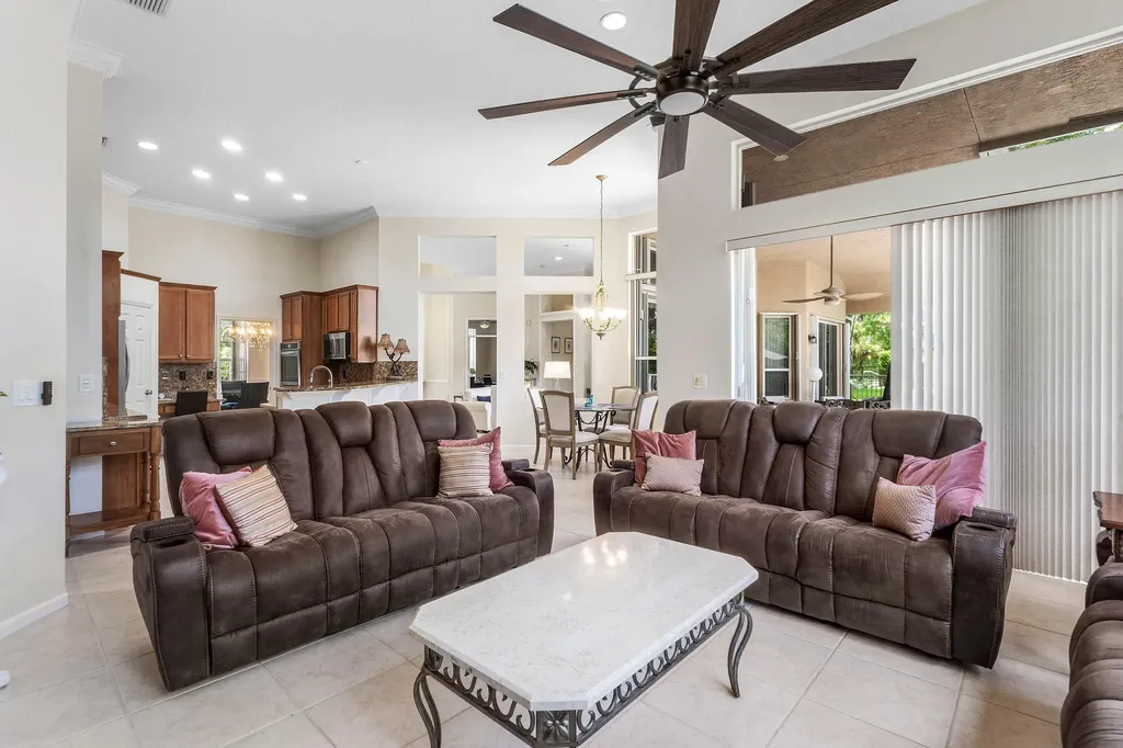911 Forest Glen Lane Wellington FL 33414