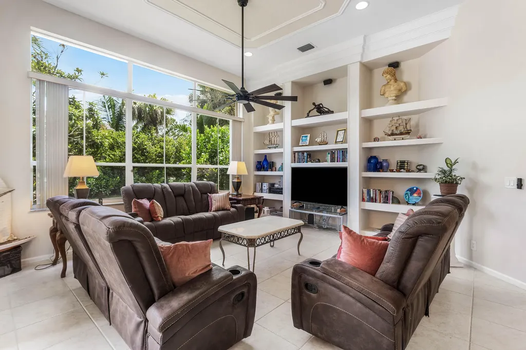 911 Forest Glen Lane Wellington FL 33414