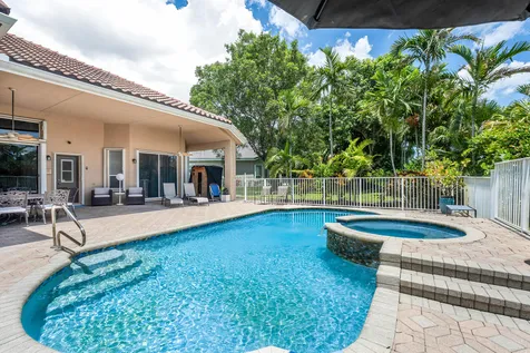 911 Forest Glen Lane Wellington FL 33414