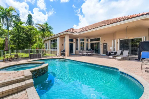 911 Forest Glen Lane Wellington FL 33414