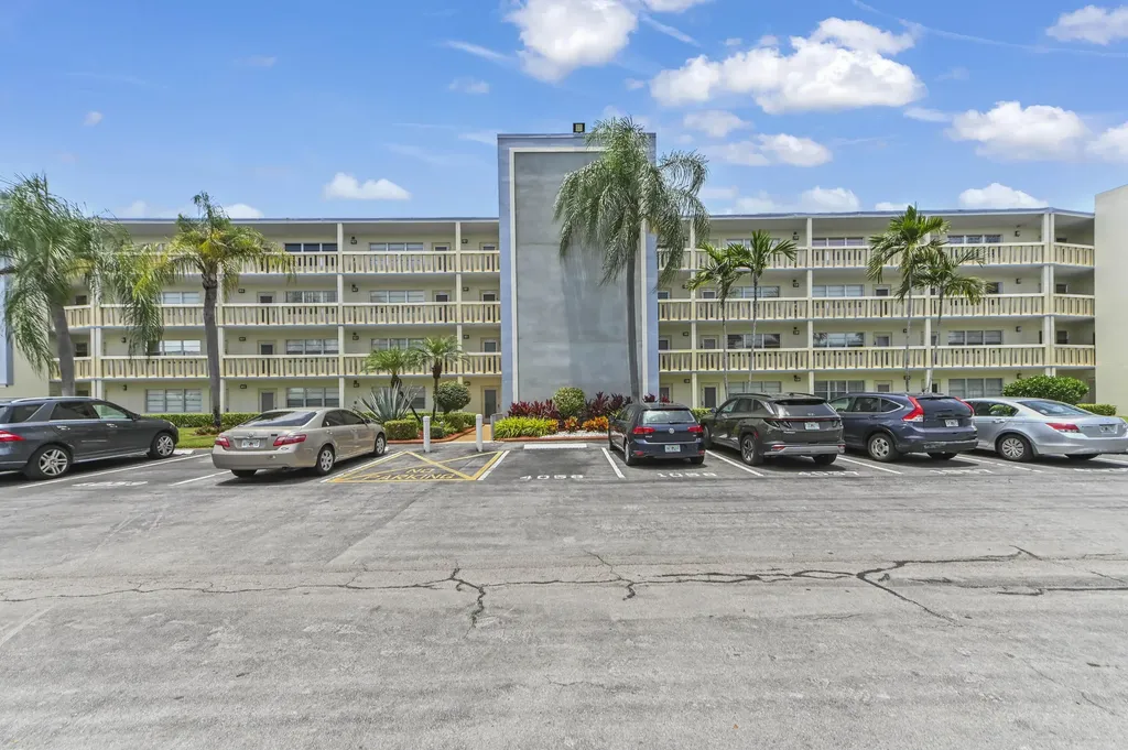 2056 Ainslie D Boca Raton FL 33434