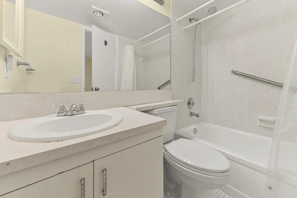 2056 Ainslie D Boca Raton FL 33434