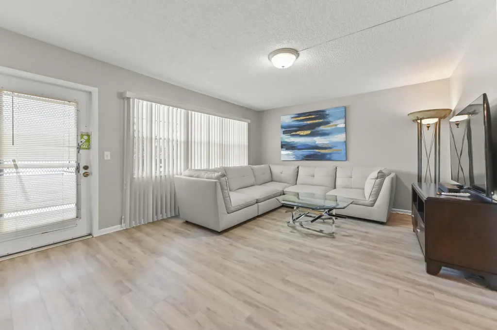 2056 Ainslie D Boca Raton FL 33434