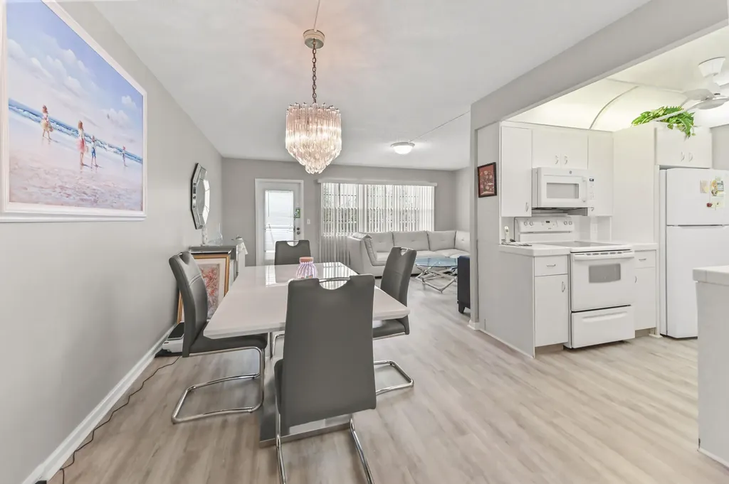 2056 Ainslie D Boca Raton FL 33434