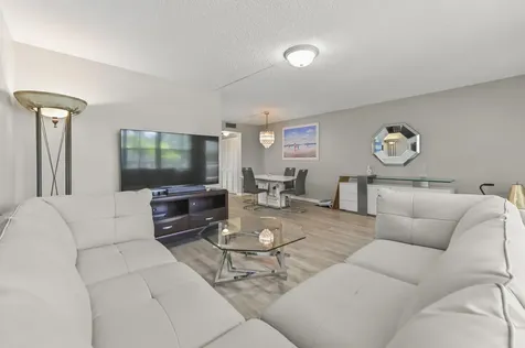 2056 Ainslie D Boca Raton FL 33434