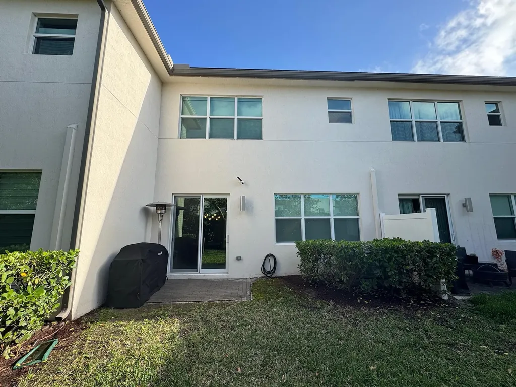 8975 Kingsmoor Way Lake Worth FL 33467