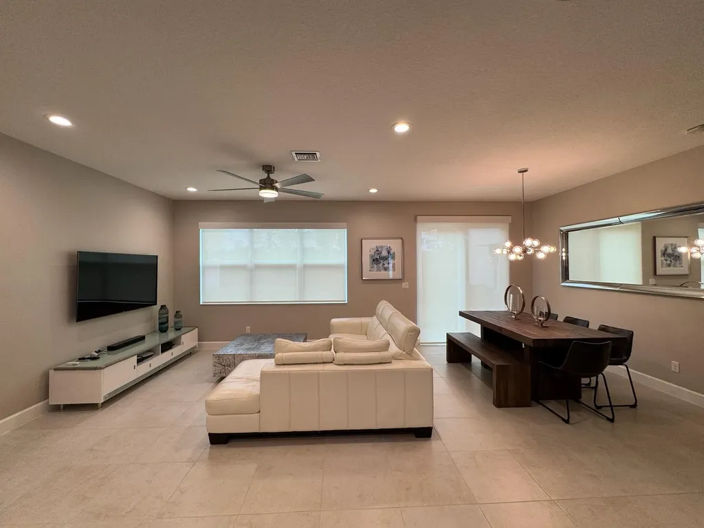 8975 Kingsmoor Way Lake Worth FL 33467