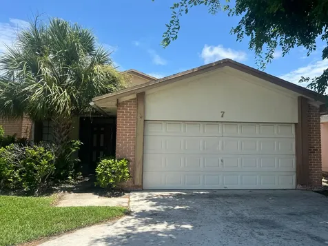 7 Islington Place Boynton Beach FL 33426