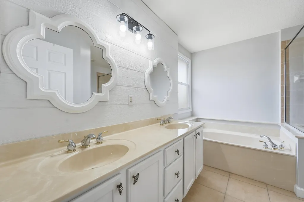 8057 Murano Circle Palm Beach Gardens FL 33418