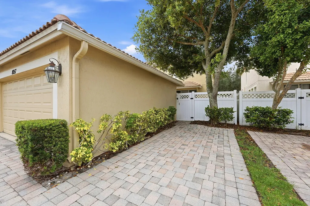 8057 Murano Circle Palm Beach Gardens FL 33418