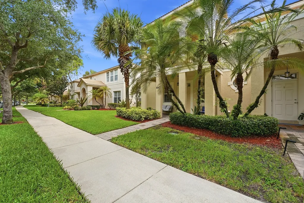 8057 Murano Circle Palm Beach Gardens FL 33418