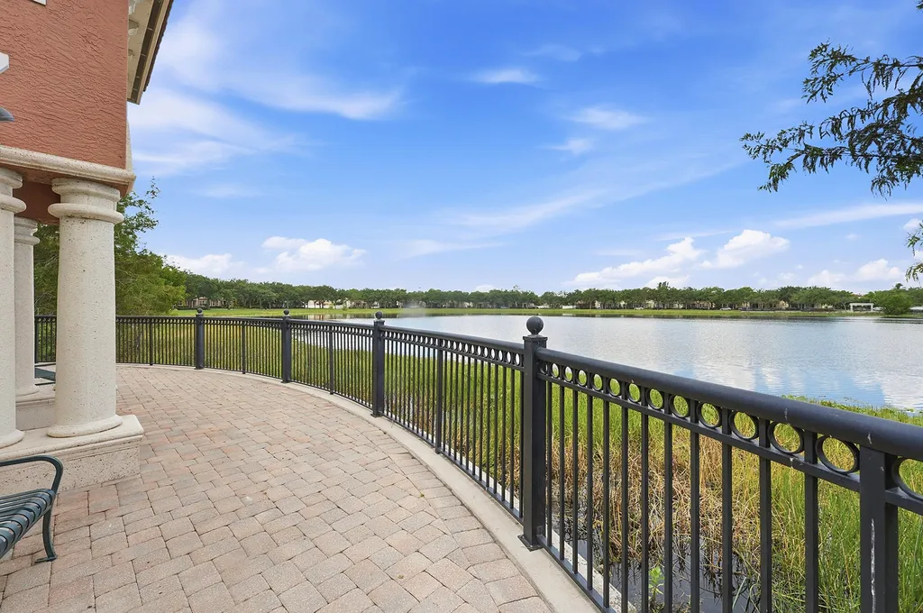 8057 Murano Circle Palm Beach Gardens FL 33418