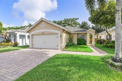 8821 Lake Park Circle N Davie FL 33328