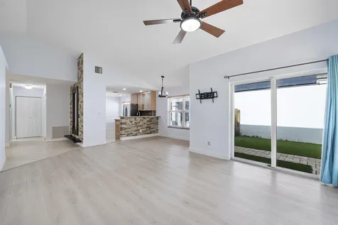 8821 Lake Park Circle N Davie FL 33328