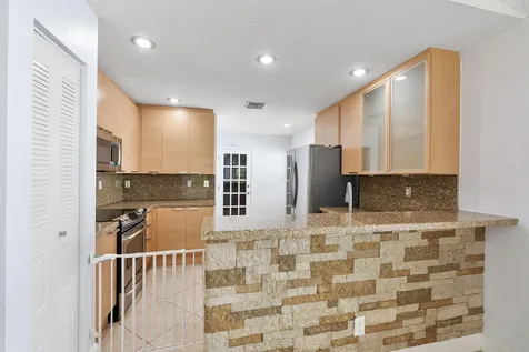 8821 Lake Park Circle N Davie FL 33328