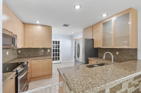 8821 Lake Park Circle N Davie FL 33328