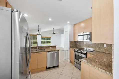 8821 Lake Park Circle N Davie FL 33328