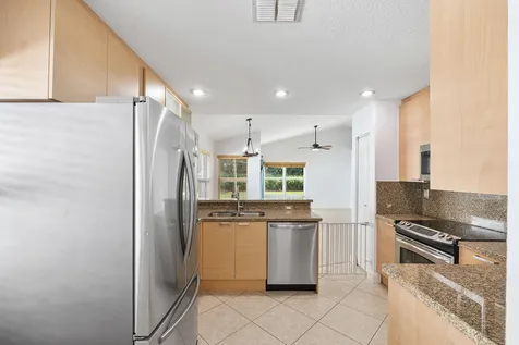8821 Lake Park Circle N Davie FL 33328
