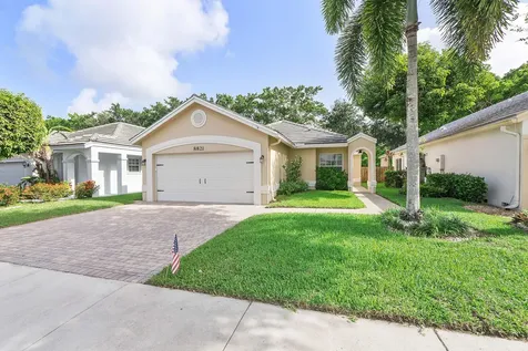8821 Lake Park Circle N Davie FL 33328