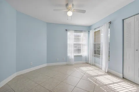 8821 Lake Park Circle N Davie FL 33328