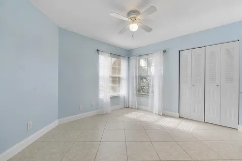 8821 Lake Park Circle N Davie FL 33328