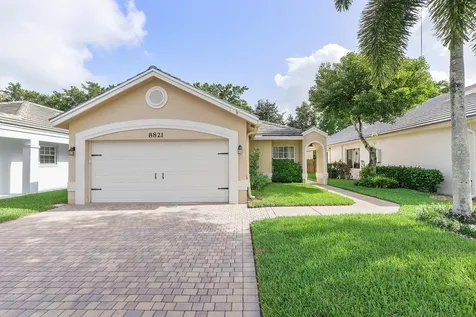 8821 Lake Park Circle N Davie FL 33328