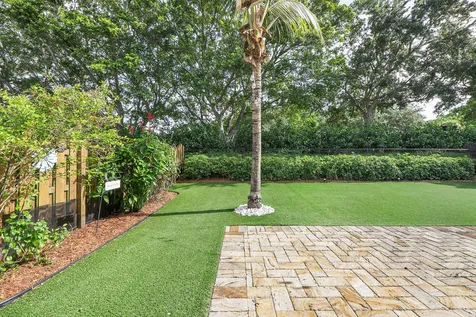 8821 Lake Park Circle N Davie FL 33328