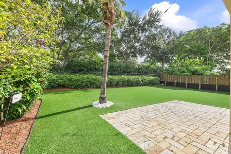 8821 Lake Park Circle N Davie FL 33328