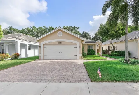 8821 Lake Park Circle N Davie FL 33328