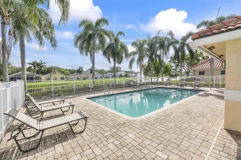 8821 Lake Park Circle N Davie FL 33328