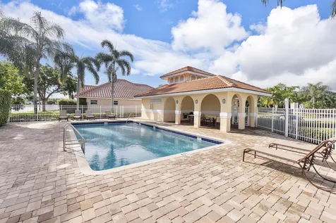 8821 Lake Park Circle N Davie FL 33328