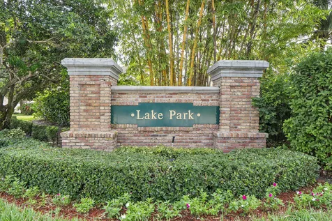 8821 Lake Park Circle N Davie FL 33328