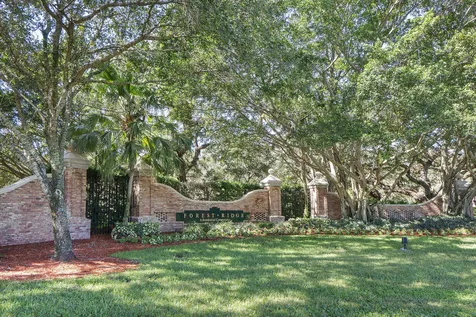8821 Lake Park Circle N Davie FL 33328