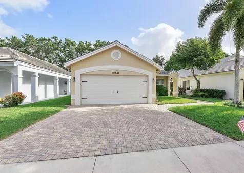 8821 Lake Park Circle N Davie FL 33328