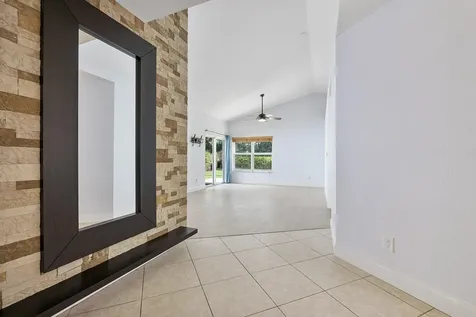 8821 Lake Park Circle N Davie FL 33328