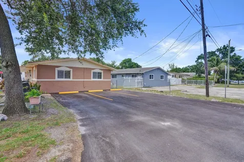 2145 NW 100th Street NW Miami FL 33147