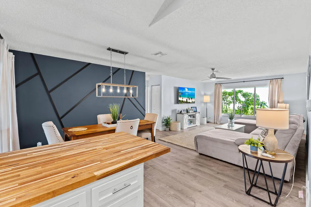 5071 Whitewood Way Lake Worth FL 33467