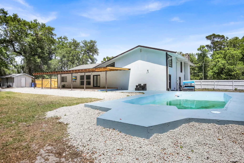 912 S 5th Street Macclenny FL 32063