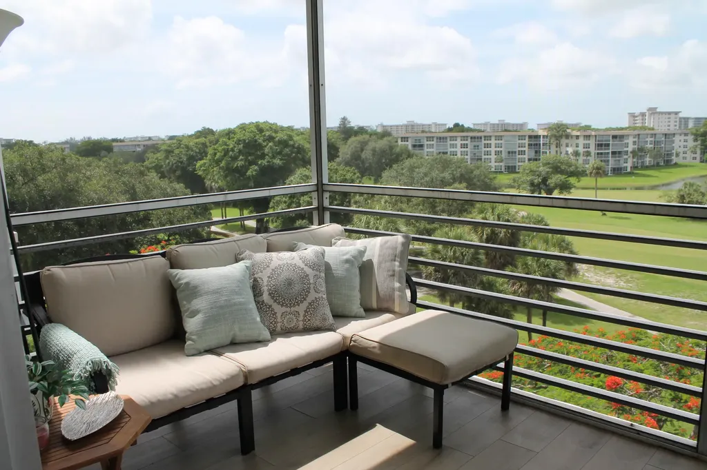 3520 Oaks Way Pompano Beach FL 33069