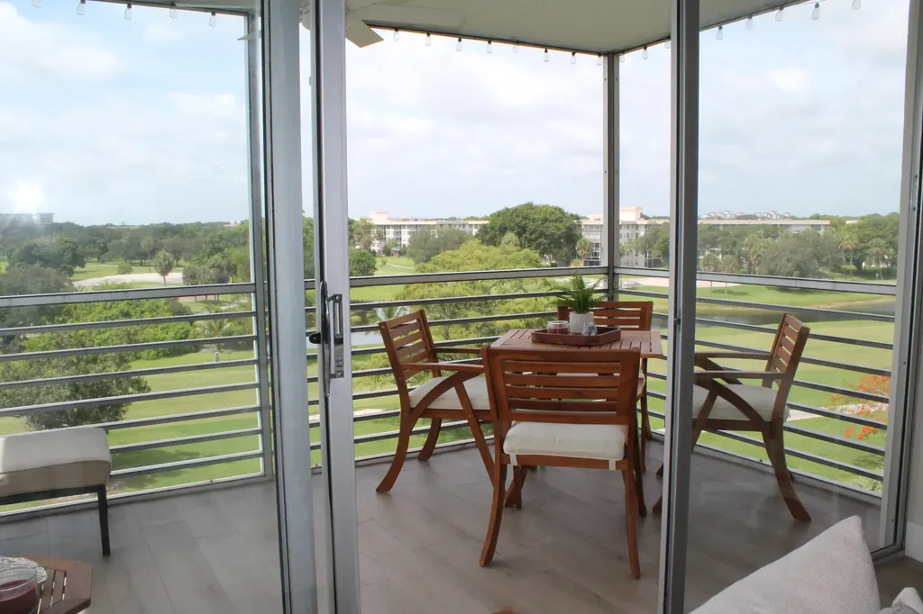 3520 Oaks Way Pompano Beach FL 33069