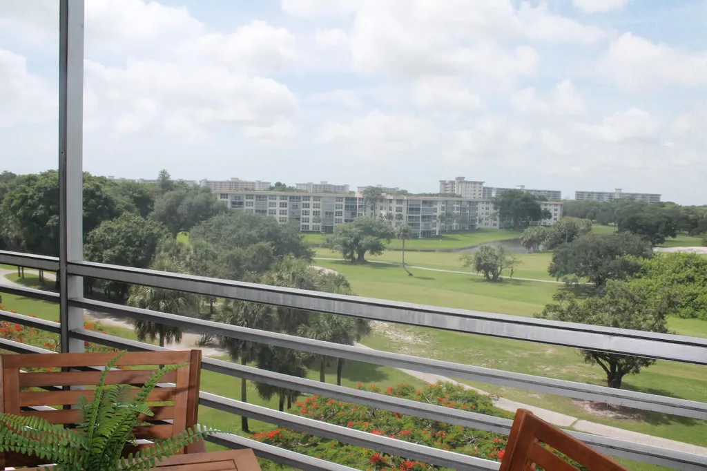 3520 Oaks Way Pompano Beach FL 33069