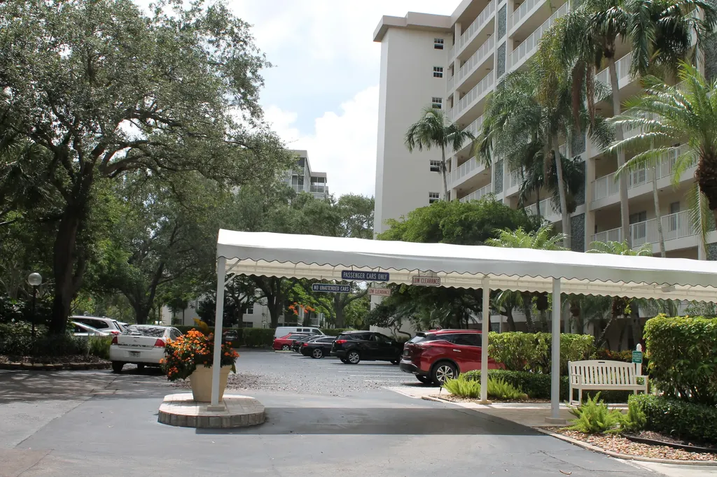 3520 Oaks Way Pompano Beach FL 33069