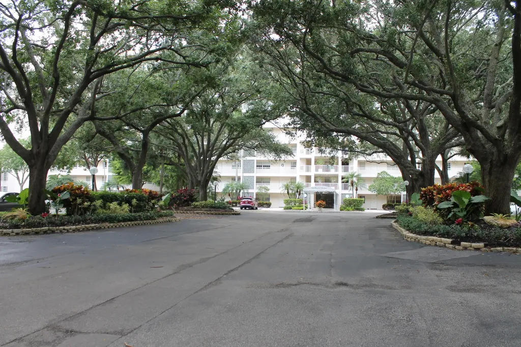 3520 Oaks Way Pompano Beach FL 33069