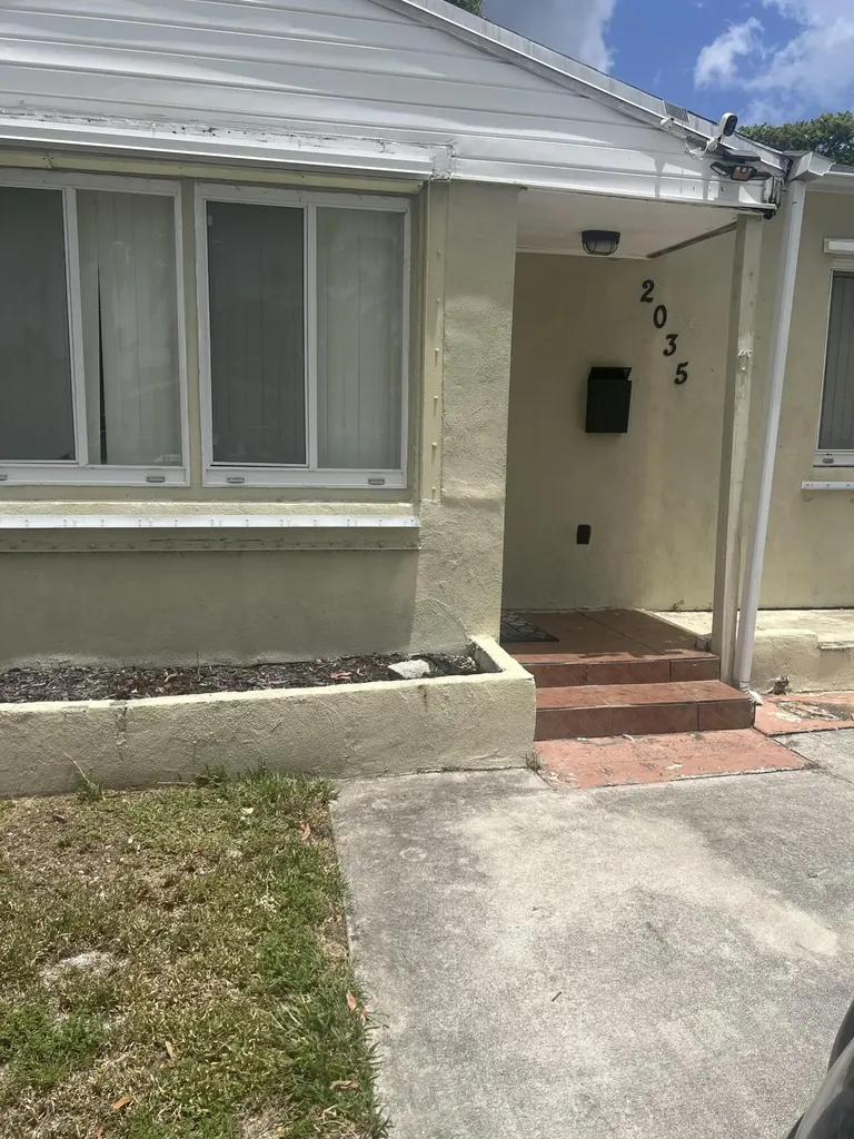 2035 Rodman Street Hollywood FL 33020