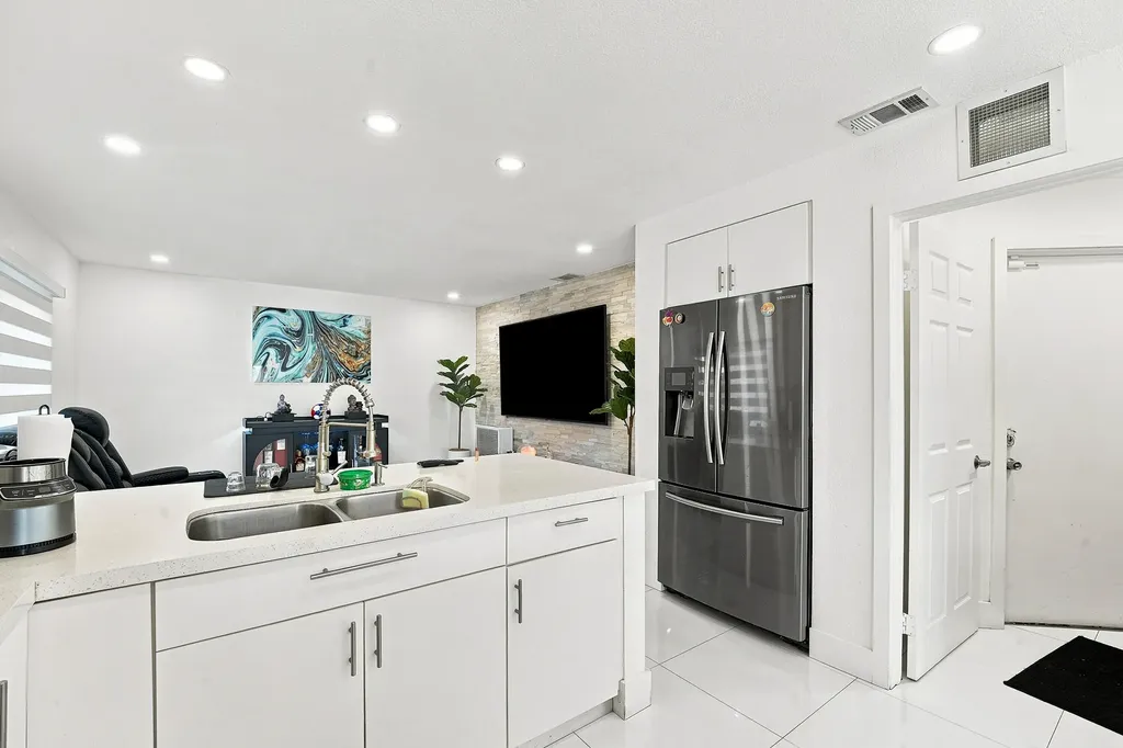 19242 NW 89th Avenue Hialeah FL 33018