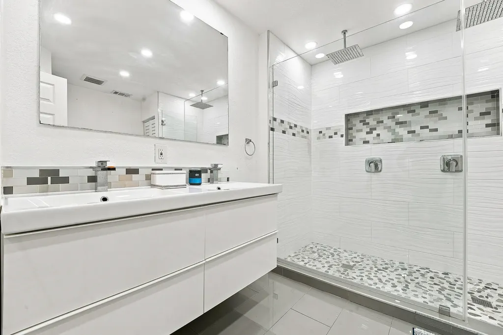 19242 NW 89th Avenue Hialeah FL 33018