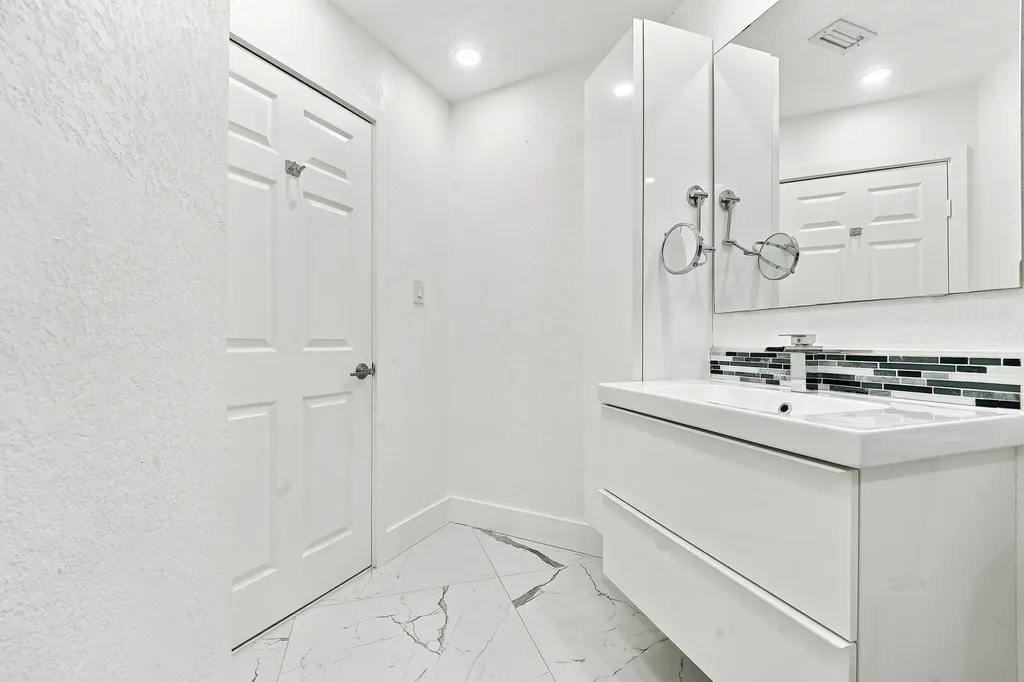 19242 NW 89th Avenue Hialeah FL 33018